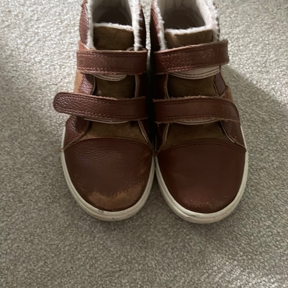 Childrens ugg sneaker with fur